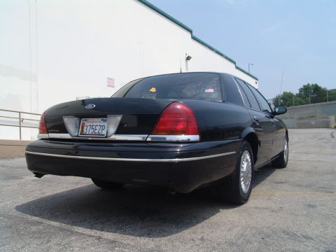 2001 Ford Crown Victoria photo