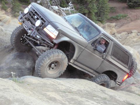 1991 Ford Bronco - Try as I might I just couldn't spot him correctly. The rocks were unusually slick.