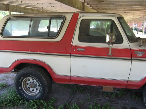 1979 Ford Bronco - This classic Ford Bronco features a two-tone red and white paint scheme with a removable hardtop.