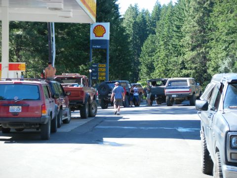 2005 Jeep Wrangler - At Whistlin Jacks getting fuel