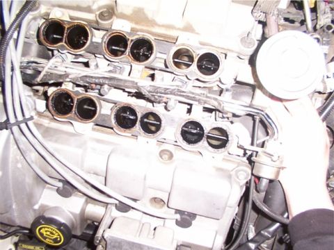 1998 Ford Taurus - Another great shot of the intake only secondaries open.
