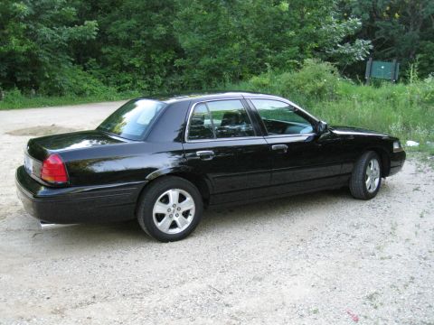 2003 Ford Crown Victoria photo