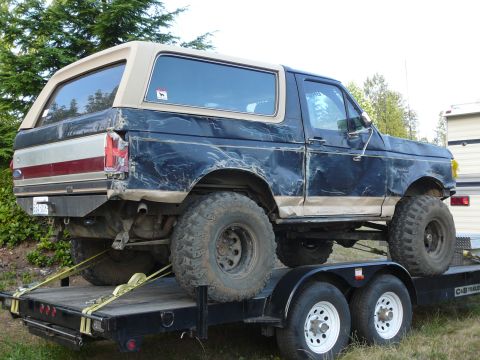 1991 Ford Bronco - Doesn't look too different after laying on it's side