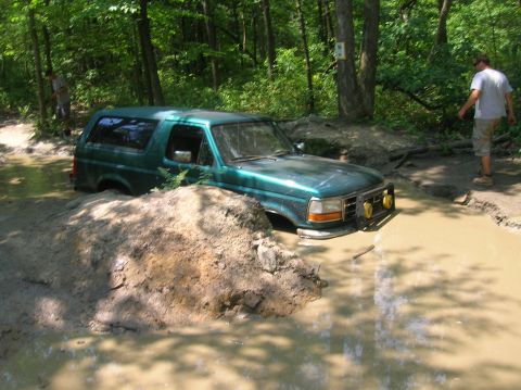 1996 Ford Bronco - Off-roading adventure: a 1996 Ford Bronco gets stuck deep in the mud.