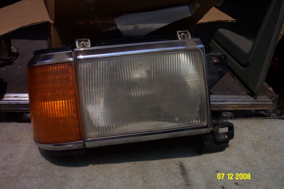 Headlight assembly with amber turn signal and chrome trim