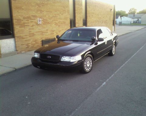 2004 Ford Crown Victoria photo