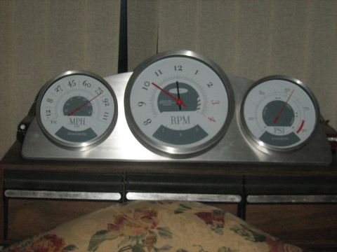 1988 Mercury Grand Marquis - This gauge cluster displays speed, engine revolutions, and tire pressure readings.