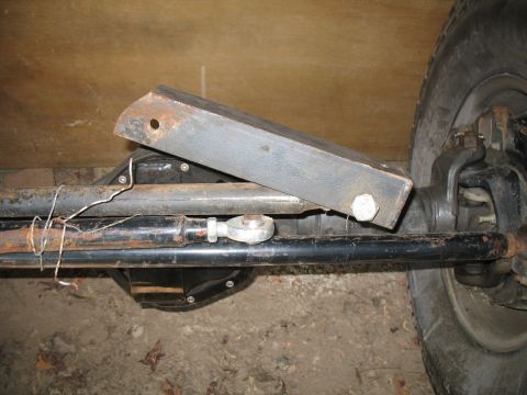 1993 Ford Bronco - other end of the trackbar and mount
