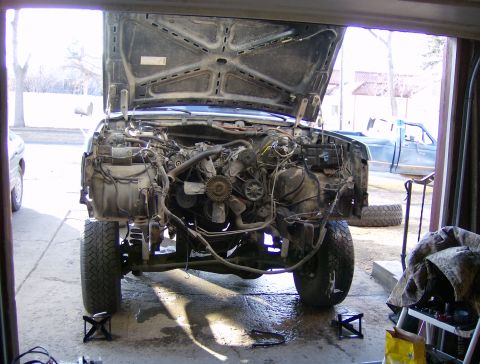 1990 Ford Bronco - The old 351w ready to come out.