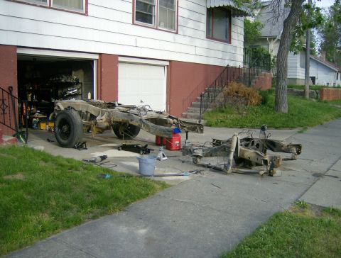 1990 Ford Bronco - Cutting the frame up to load on the scrap trailer.