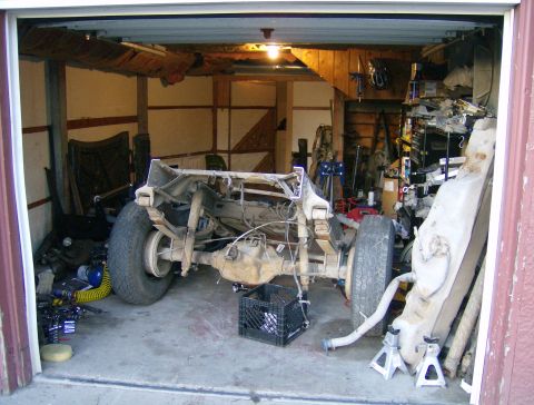 1990 Ford Bronco - Waiting on assistance to take off the remaining part of the frame.
