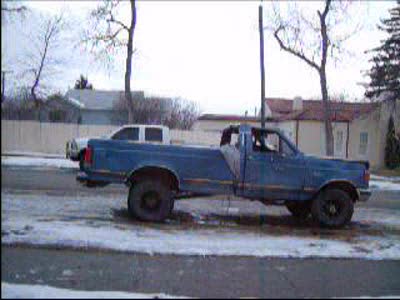 1990 Ford Bronco - The 460 running in the donor truck.