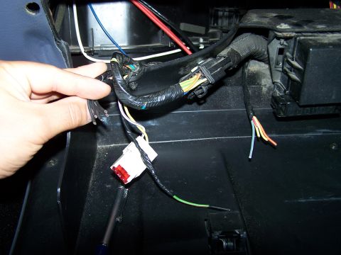2002 Ford Crown Victoria - Hacked-off wires in the glove compartment