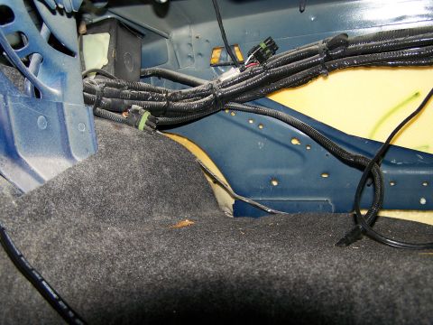 2002 Ford Crown Victoria - Several unknown harnesses in the front left of the trunk