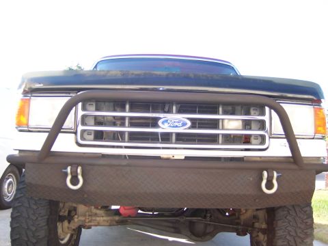 1991 Ford Bronco - The grille and headlight design suggest a 1992 model year, not 1991.