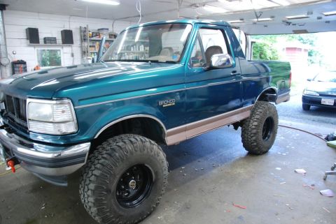 1996 Ford Bronco - This 1996 Ford Bronco is modified with a suspension lift and oversized tires.