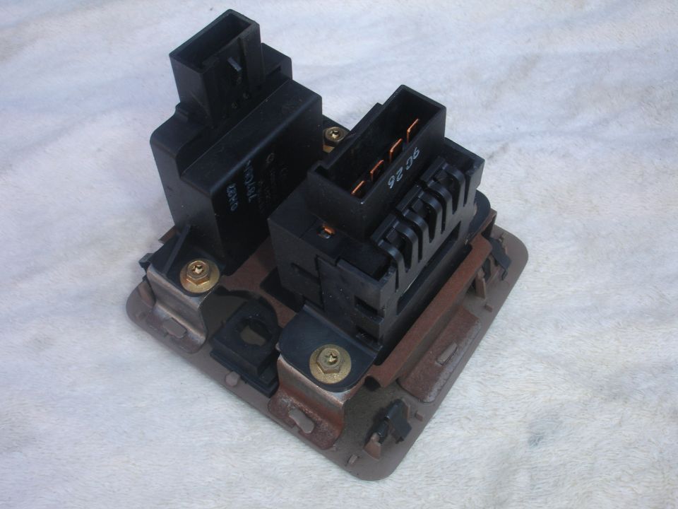 Black electrical relay module with two connectors and visible part number 9226
