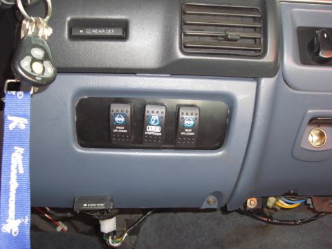 1993 Ford Bronco - Dashboard interior features switches for front and rear air lockers, and a compressor.