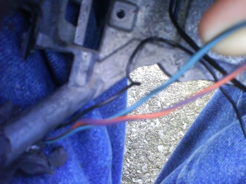 2003 Ford Crown Victoria - A close-up view shows electrical wires and blue fabric, with a Supermotors logo visible.