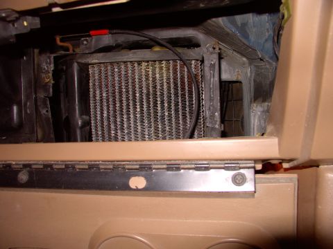1986 Ford Bronco - There's the culprit causing my mats to get green fluid on them.