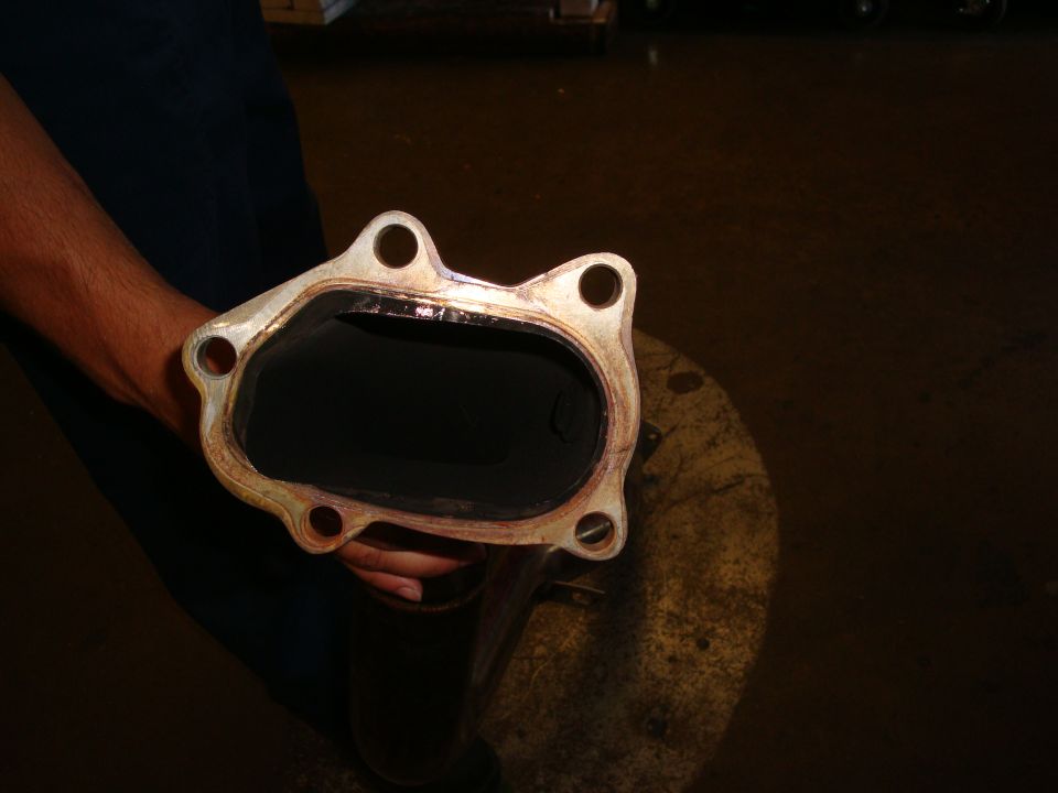 Dirty exhaust manifold gasket with carbon buildup