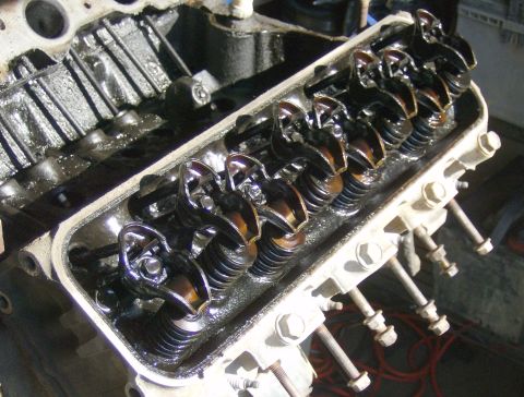 1990 Ford Bronco - Sludge all over the rocker arms and springs on the heads.