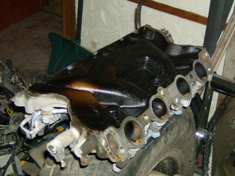 1990 Ford Bronco - Sludge on the bottom of the intake manifold.
