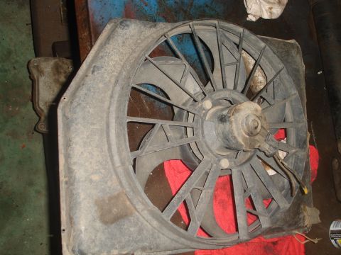1989 Ford Bronco - This radiator fan is a replacement part, not a complete vehicle.