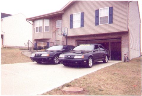 1991 Ford Taurus - Right front view.
