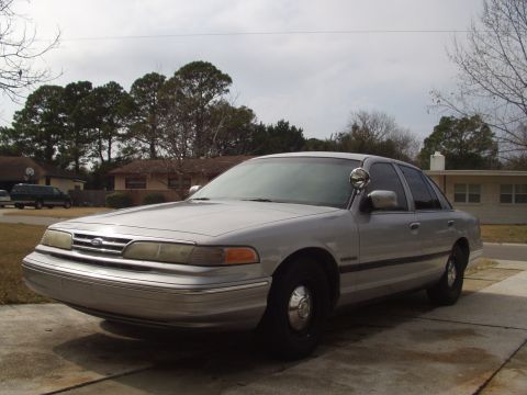 1995 Ford Crown Victoria photo