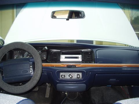 1995 Ford Crown Victoria photo