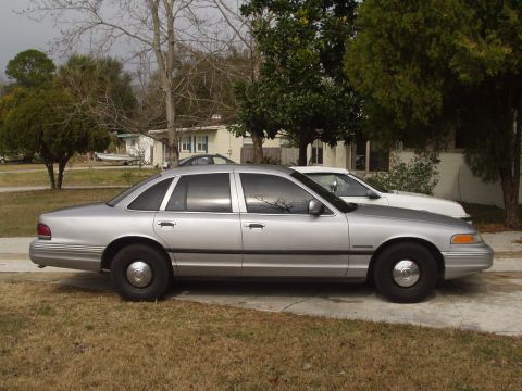 1995 Ford Crown Victoria photo