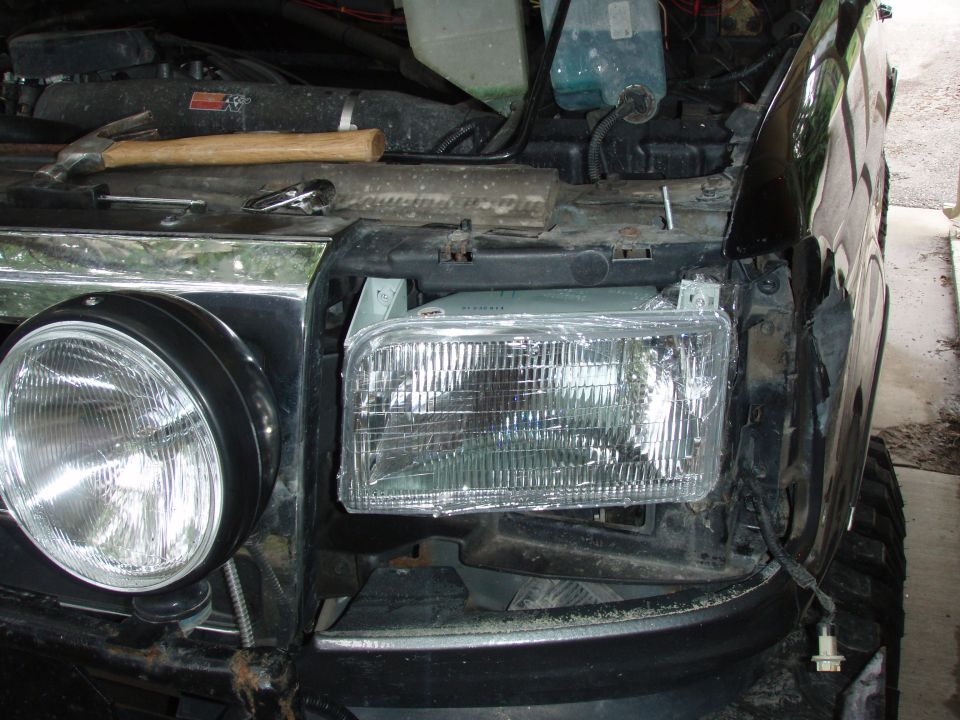 inserted the head light into its socket.
now would be the time to adjust the screws for allightment.