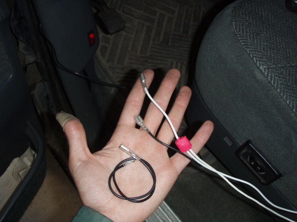 wire harness for 4x rock lights

short black wire - ground
long black wire - to switch
white wire  - goes to lights