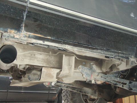 1992 Ford Bronco - passenger side rock lights, you can see them tucked under there.