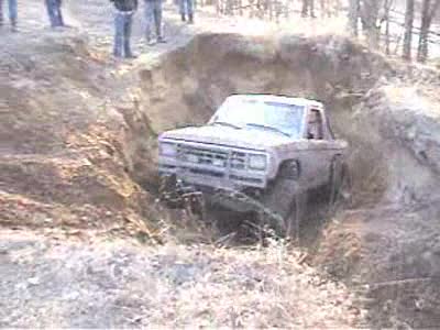 1987 Ford Bronco II - Bogger playing in the wash to show off for the Jeepers.