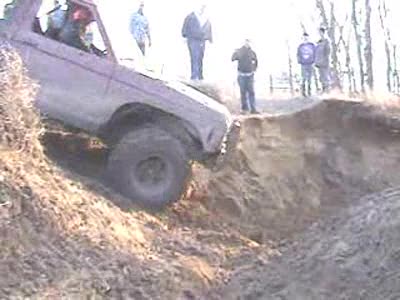 1987 Ford Bronco II - Bogger still in the washout...