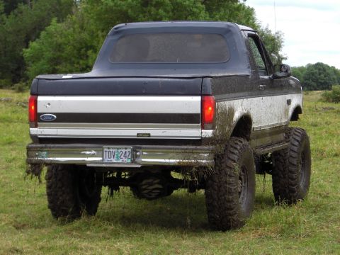 1993 Ford Bronco - This lifted Ford Bronco is covered in mud after an off-road excursion.