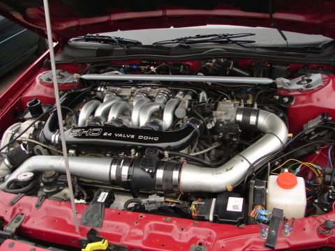 1992 Ford Taurus - The engine bay of a 1992 Ford Taurus SHO, its 24-valve DOHC engine.