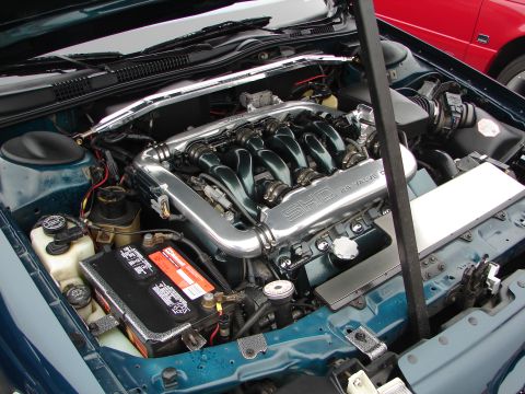 1992 Ford Taurus - Engine bay of a 1992 Ford Taurus SHO, showing the V6 engine and intake system.