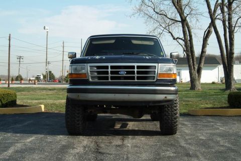 1992 Ford Bronco - This 1992 Ford Bronco is shown from the front, its distinctive chrome grille and dark blue exterior.
