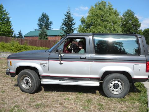 1986 Ford Bronco II - Lilly's new wheelin spot