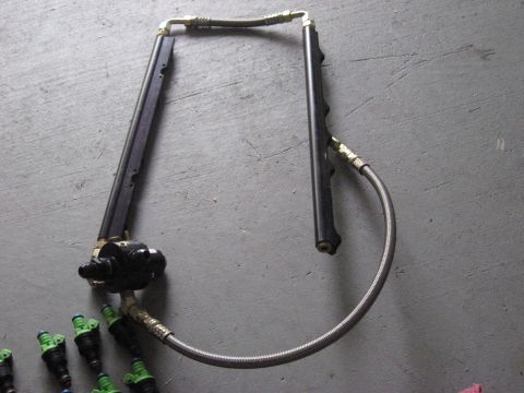 1991 Ford Bronco - Fuel rail assembly with injectors and regulator, likely for a Ford vehicle.
