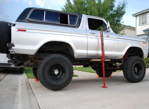 1978 Ford Bronco - going up..went as high as I could before chickening out..first time I tried this