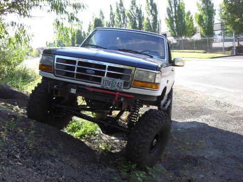 1993 Ford Bronco - This 1993 Ford Bronco is equipped for off-road use with a lifted suspension and oversized tires.
