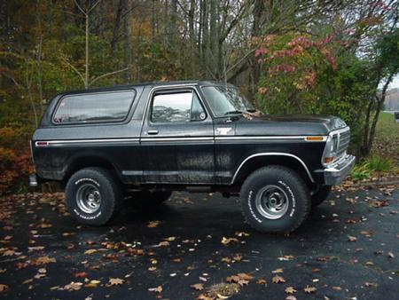 1979 Ford Bronco - Side view of a black 1979 Ford Bronco parked outdoors in autumn.
