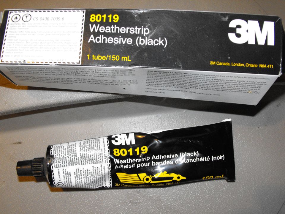 3M 80119 black weatherstrip adhesive 150 mL tube beside its box