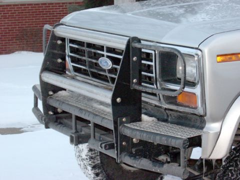 1985 Ford Bronco - Front Bumber with no lights