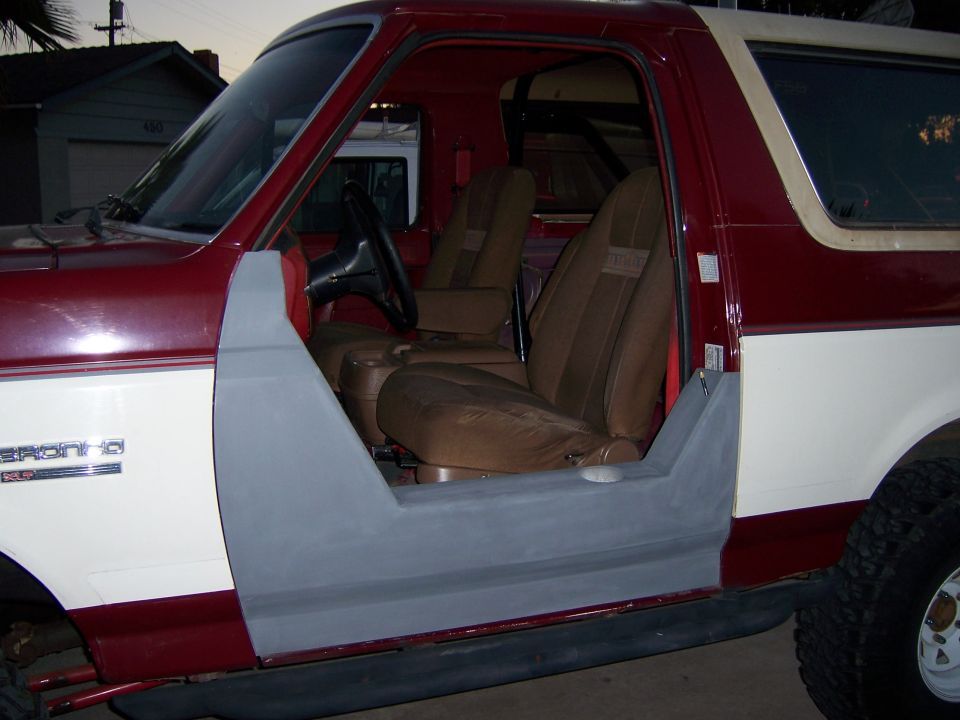 1991 Ford Bronco side view, door removed, showing interior