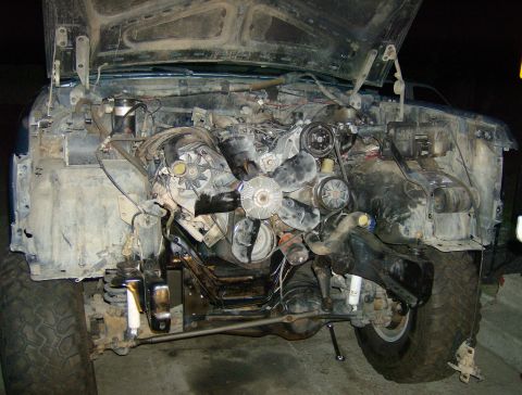 1990 Ford Bronco - The 460 mounted in the bronco!